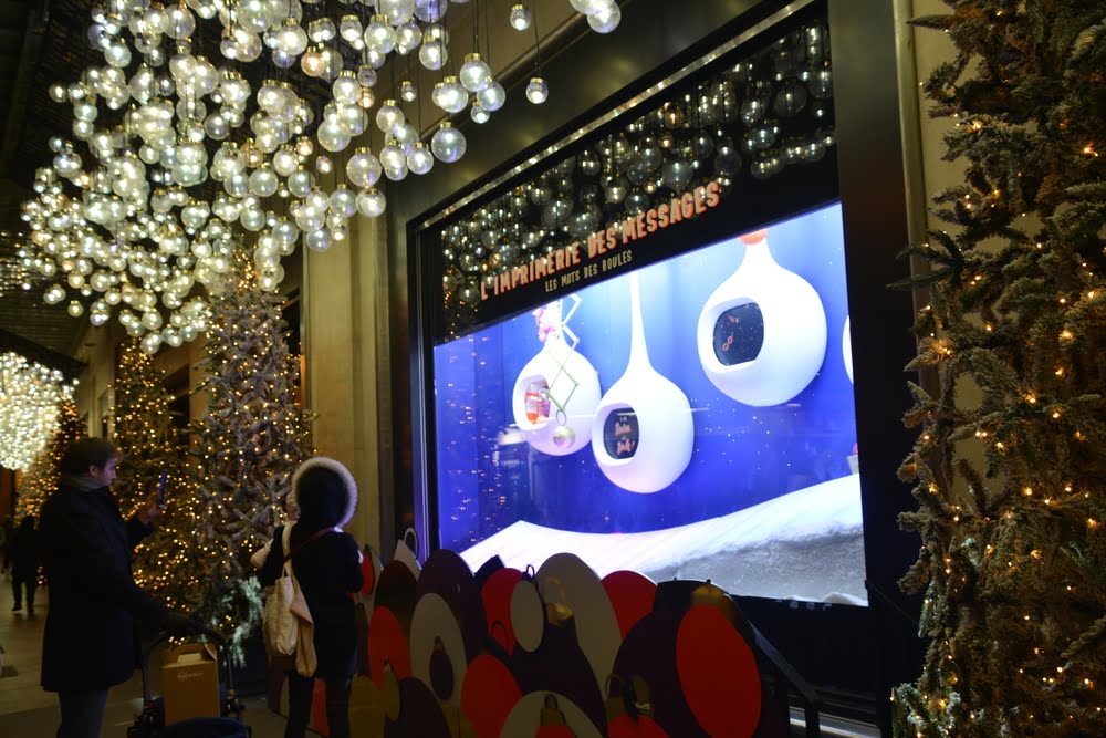 Read more about the article Christmas Magic in Paris: Must-See Shop Windows of 2023